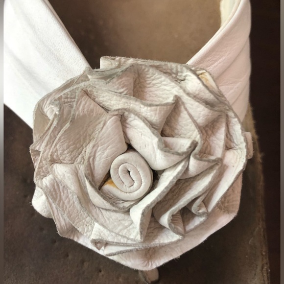 EARTH ORIGINS, “Rose White” slide-on sandals “burn more calories w/every step” - Picture 11 of 12